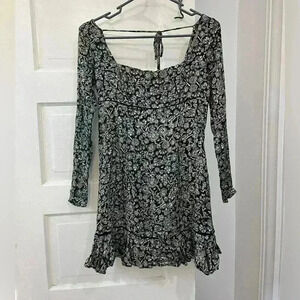 Free People Navy blue floral ruffled dress with‎ small cutout size 0